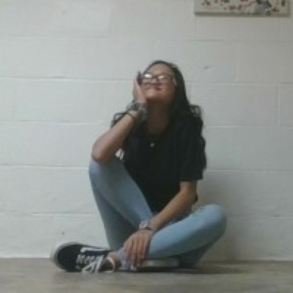 Meet your Posher, Avah - Picture 1 of 3